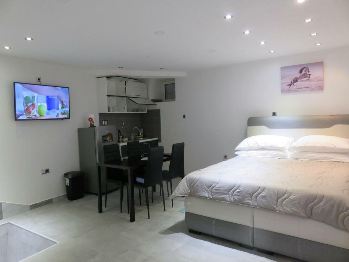 Apartament Cres Bagian luar foto